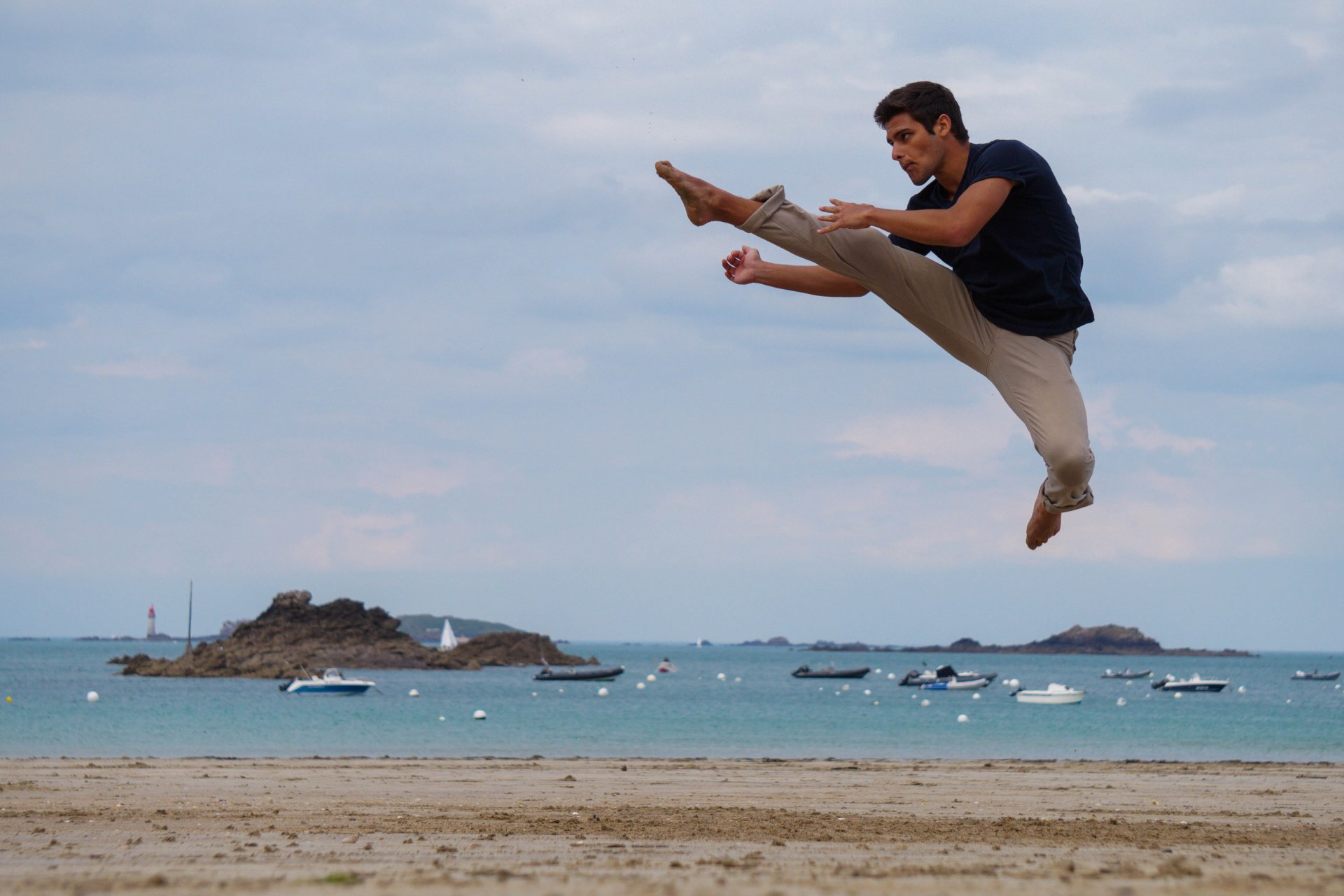 photographe de sport karaté sur la plage