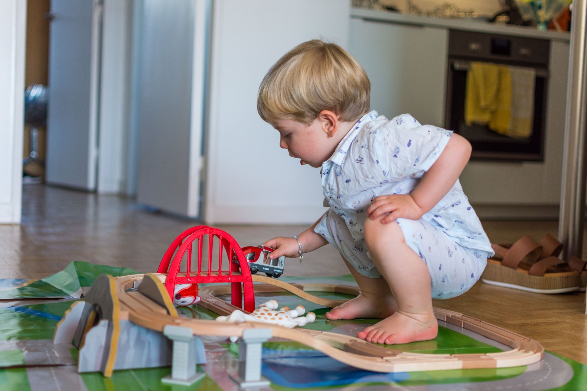 photographe famille paris enfant qui joue