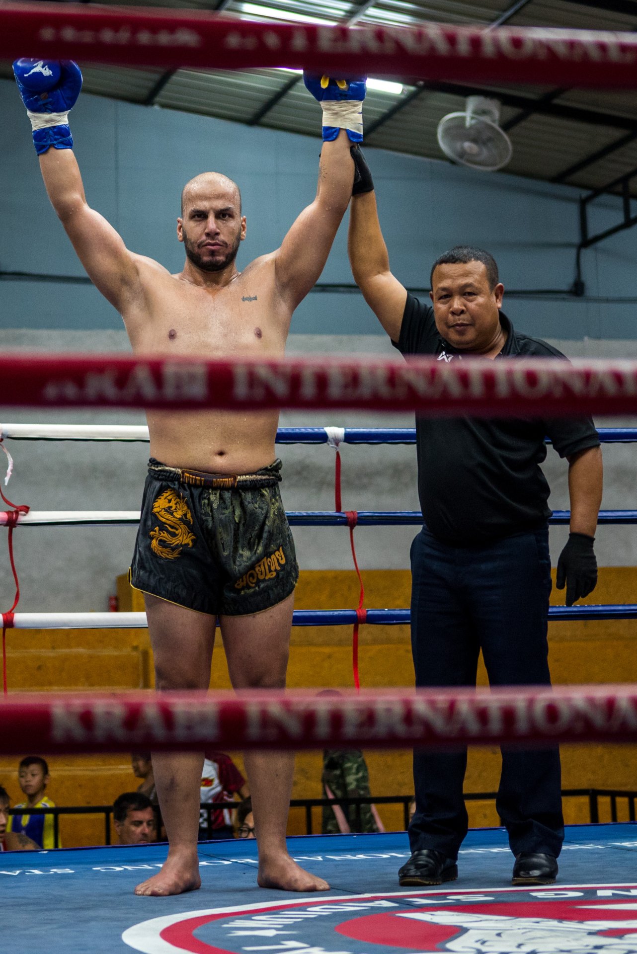 photo evenement sportif match de boxe thai